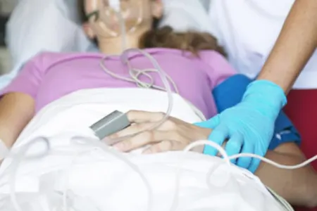 Tovuzda qadın boğazından yaralandı