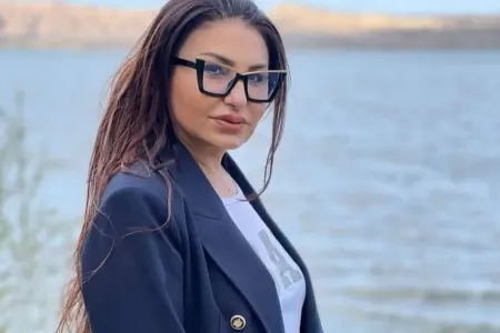 Azərbaycanlı aparıcıya efirdə evlilik təklif olundu - VİDEO