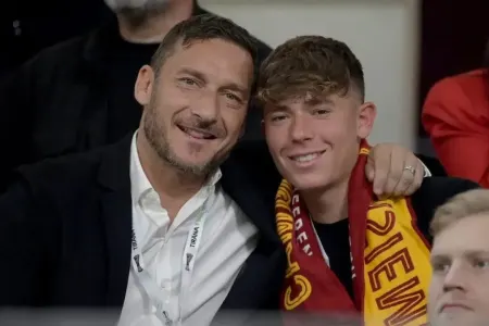 Məşhur futbolçunun oğlu 19 yaşında təqaüdə ÇIXDI