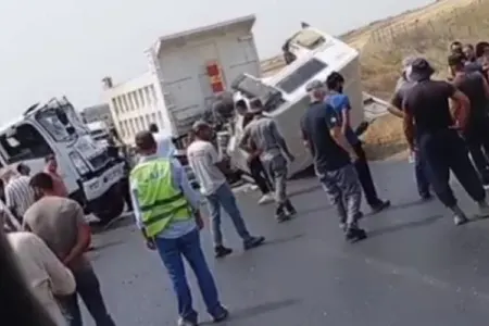 Füzulidə yük maşını evakuatorla toqquşdu - VİDEO