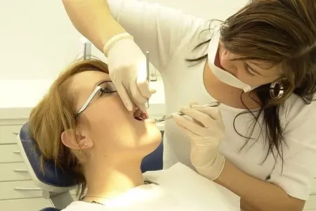 Dişsizliyin yaratdığı problemlər: Həkim elə şeylər dedi ki...