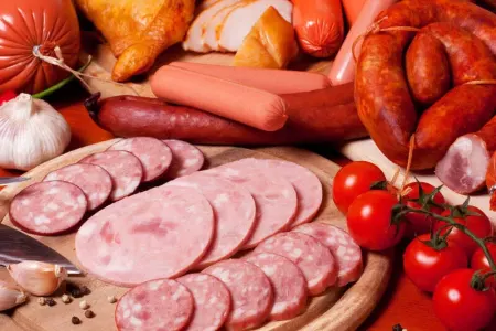 Kolbasa adı ilə görün nə yeyirmişik - – Dietoloq sirləri açdı