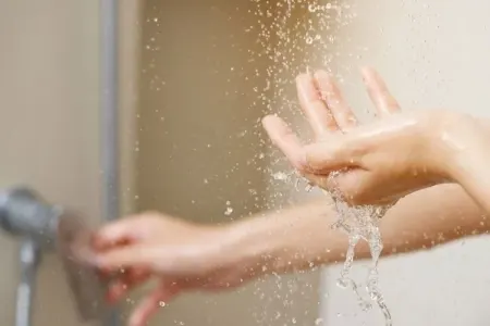 Soyuq duş qəbul edən insanlara ŞOK XƏBƏRDARLIQ