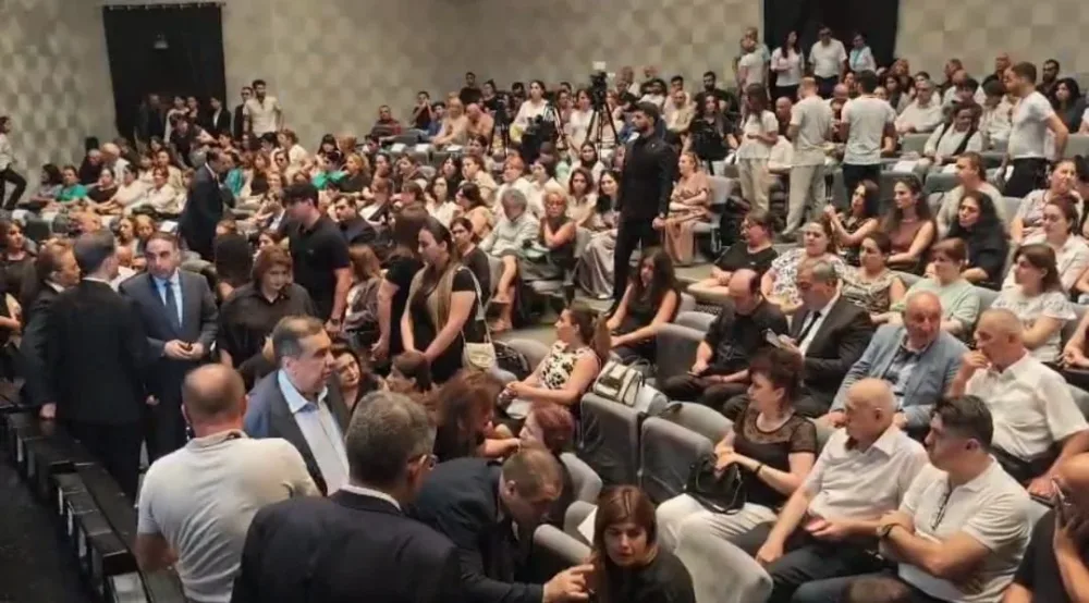 Xalq yazıçısı Elçin Əfəndiyevlə vida mərasimi keçirilir