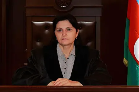 Qadın hakim təqaüdə göndərildi