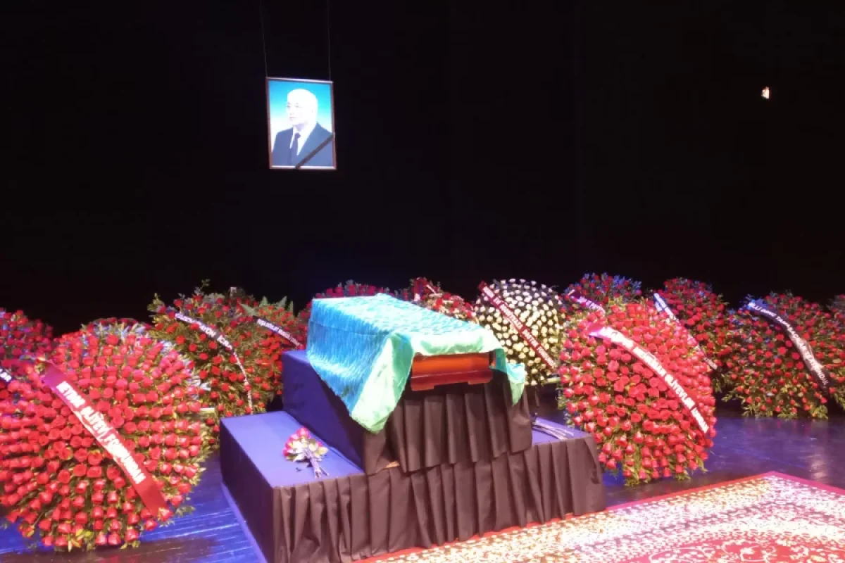 Xalq yazıçısı Elçin Əfəndiyev I Fəxri xiyabanda dəfn olundu