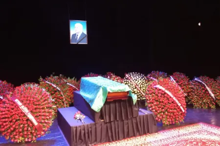 Xalq yazıçısı Elçin Əfəndiyev I Fəxri xiyabanda dəfn olundu