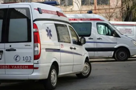 Xırdalanda qazi evində bıçaqlandı