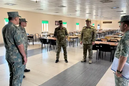 Bəhruz Əhmədov hərbi qulluqçularla görüşdü