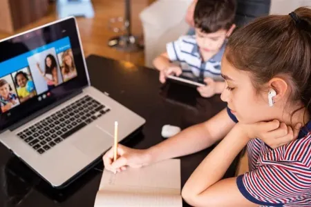 "Distant təhsil qanunda var, amma reallıqda yoxdur" - EKSPERTDƏN AÇIQLAMA