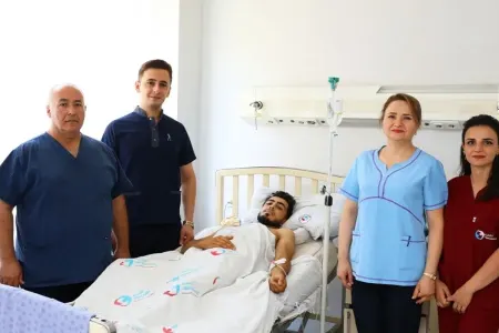 Gənc oğlanın mədəsinə metal əşya batdı