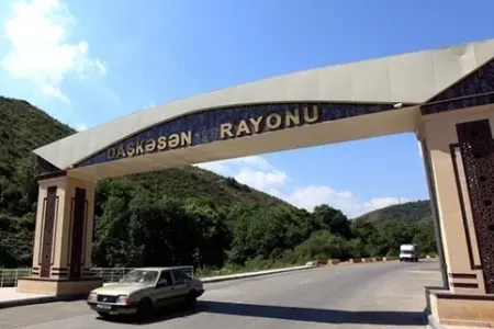 30 yaşlı qadın baltalandı - Şübhəli qardaşıdır