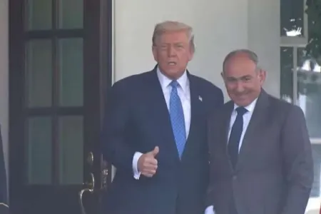 Trampla Paşinyanın görüşü başladı