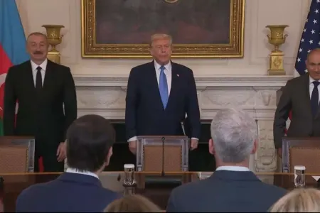 Tramp, Əliyev və Paşinyan arasında üçtərəfli görüş başladı - CANLI