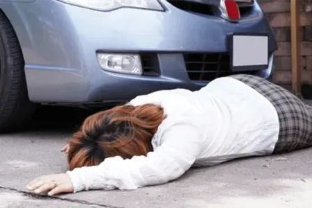 47 yaşlı qadını avtomobil vurdu