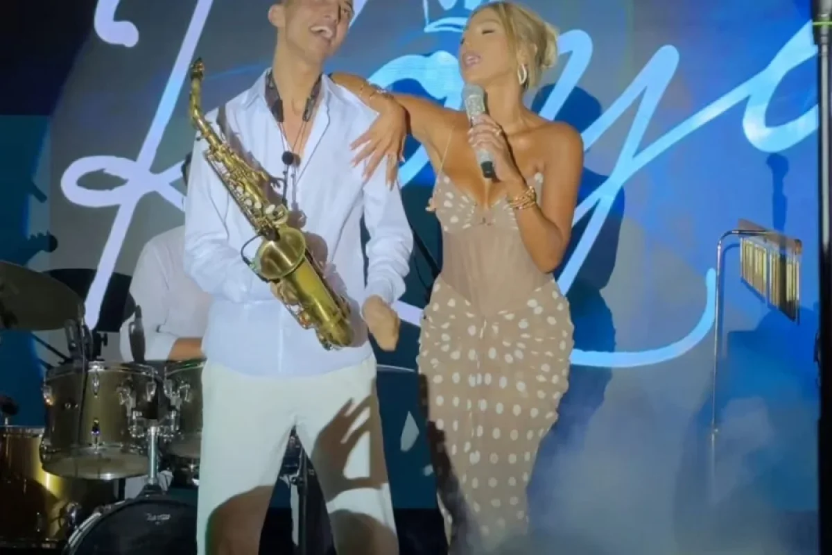 Pop kraliçə yenidən səhnədə - Röya Ayxandan möhtəşəm konsert şousu