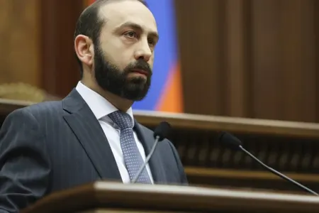 Mirzoyan hindistanlı həmkarı ilə tarixi sazişdən danışdı