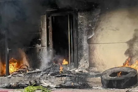 Konqoda dəhşətli yanğın: - 13 nəfər həlak oldu