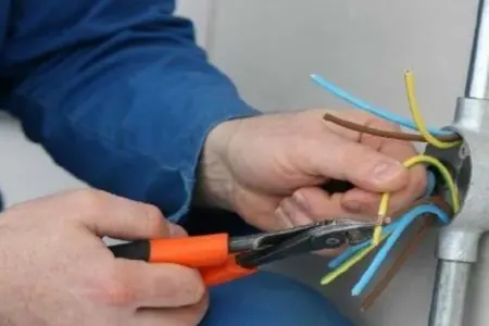 Abşeronda bədbəxt hadisə: Kişini elektrik cərəyanı vurub öldürdü