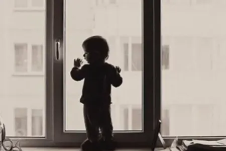 Ağdaşda 2 yaşlı uşaq yıxılaraq xəsarət aldı