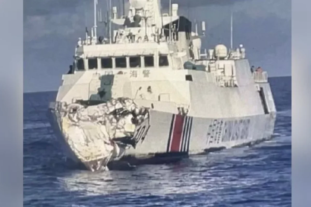 Cənubi Çin dənizində iki hərbi gəmi toqquşdu