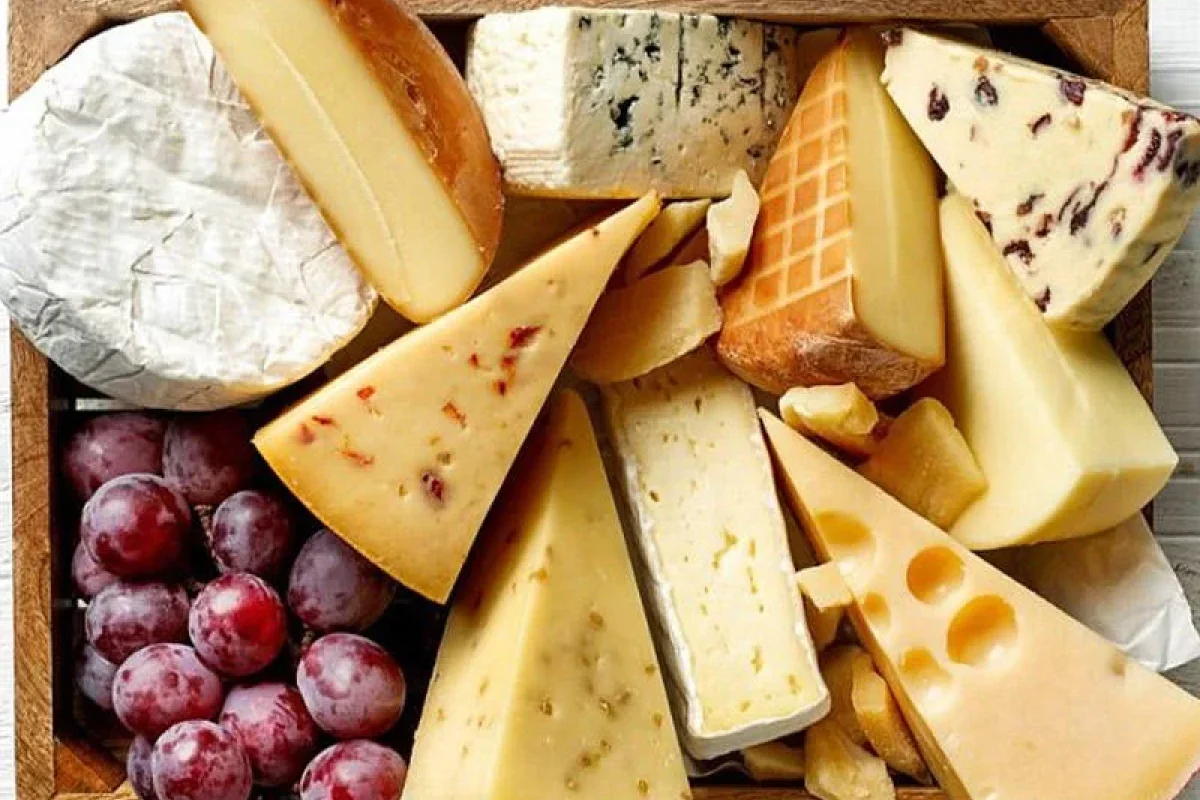 Üçbucaq pendirin sirri: Savaş illərindən süfrələrə