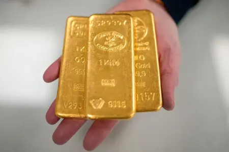 Əmtəə bazarlarında qızıl cüzi ucuzlaşdı, gümüş isə bahalaşdı