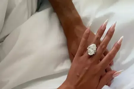 Bu məşhurun sevgilisinə aldığı üzüyün qiyməti dodaq uçuqlatdı