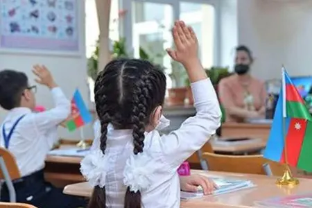 125 min uşağın birinci sinfə qəbulu tamamlandı