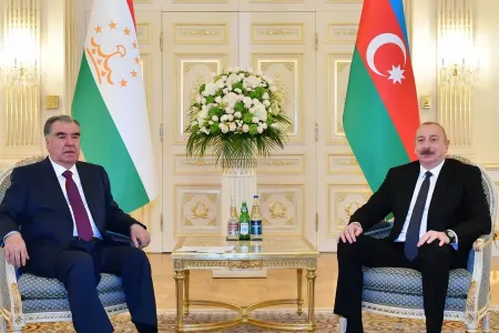 Tacikistan Prezidenti İlham Əliyevi təbrik etdi