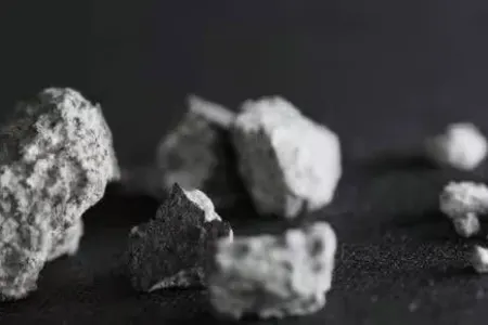 4,56 milyard yaşı olan göy daşı evin içinə DÜŞDÜ