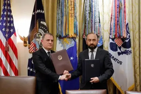 Ceyhun Bayramov Mirzoyanla telefon danışığı apardı