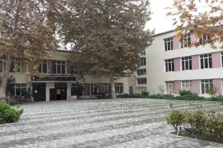 Direktor hüquqşünası məhkəməyə verdi - Kollecdə QALMAQAL