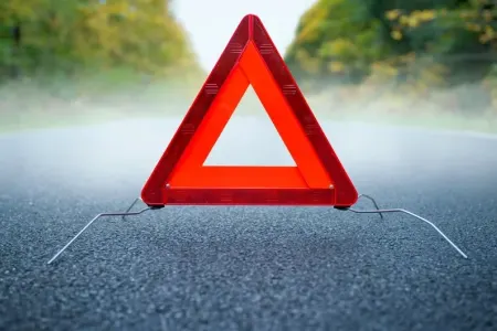 İranlı zəvvarları daşıyan avtobus İraqda qəzaya düşdü: - ölən və yaralananlar var