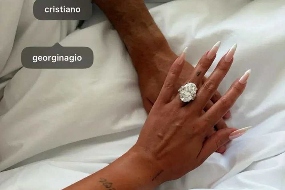 Ronaldonun Corcinaya aldığı nişan üzüyünün qiyməti açıqlandı - FOTO