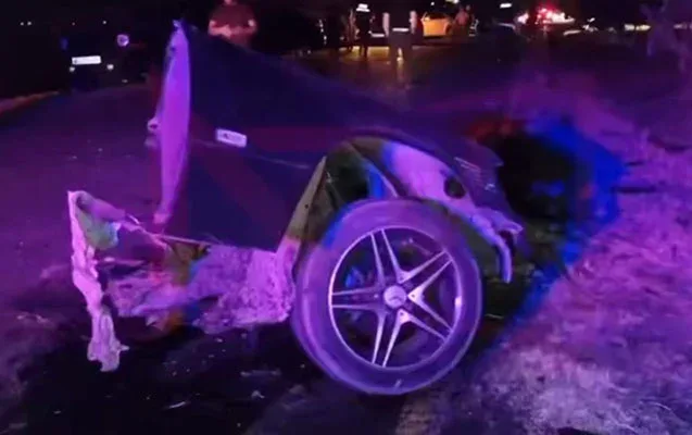 “Mercedes” 2 yerə bölünüb - Axşamkı qəzanın videosu