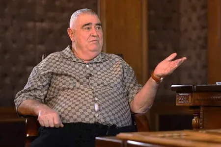 Şərurlu İsfəndiyarın avtomobillərinə həbs qoyuldu