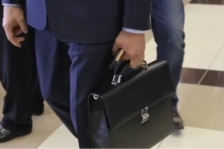 Fəhlə işlədi, müəllimlik etdi, nazir oldu: Azərbaycanlı məmurların təəccübləndirən ilk iş yerləri