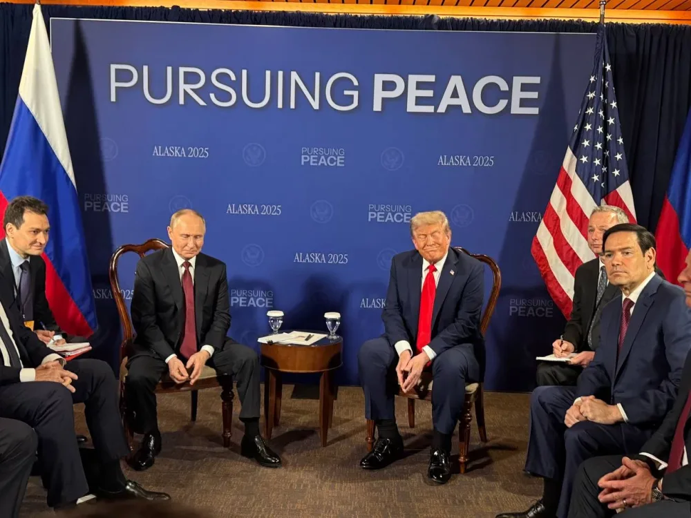 Putin və Trampın tarixi görüşü başa çatdı -YENİLƏNİB