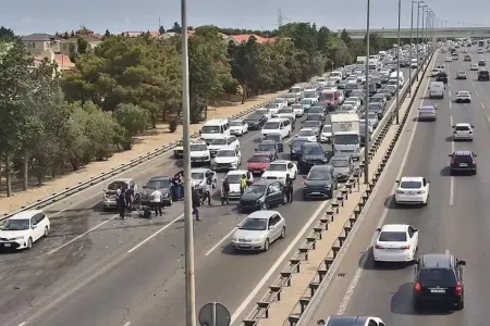 Aeroport yolundakı qəza sıxlığa səbəb oldu