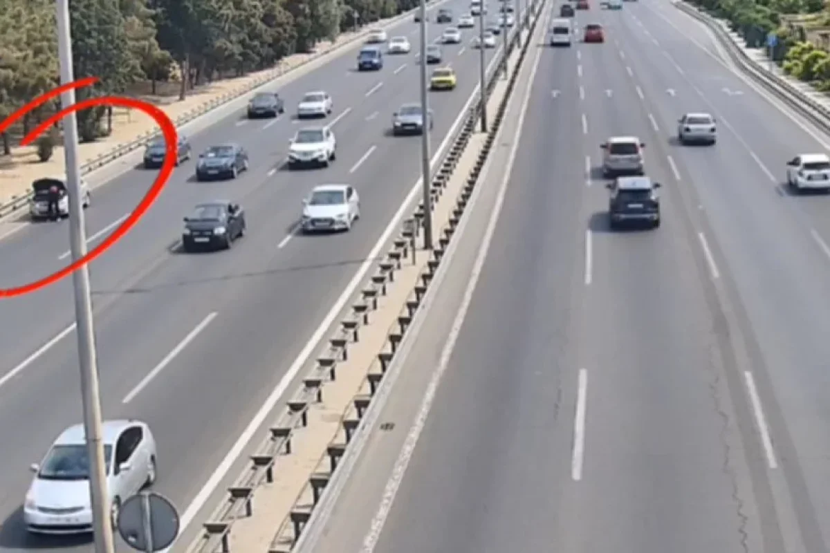 Aeroport şosesində dəhşətli qəzanın ANBAAN VİDEOSU: - Sürücü təkərlər altında qaldı