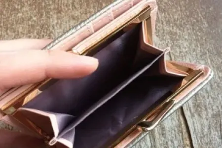10 ildir itirdiyi pulqabısını görün hardan tapdı