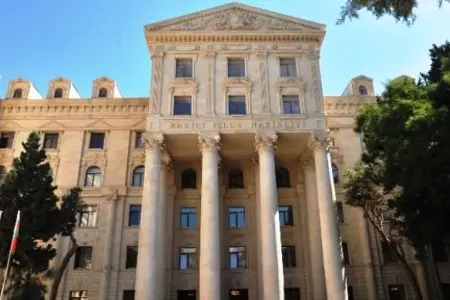 XİN İndoneziyanı təbrik etdi