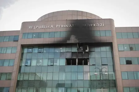 Perinatal Mərkəzdə 7 körpənin öldüyü yanğınla bağlı ŞAHİDLƏR DANIŞDI - "Küvəzlər çox yaxın idi"