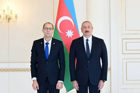 Prezident yeni səfiri qəbul etdi