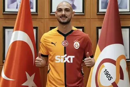 Qalatasarayın futbolçusu azarkeşi ilə - NİŞANLANDI