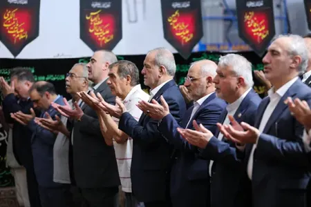 Pezeşkian Göy məsciddə namaz qıldı