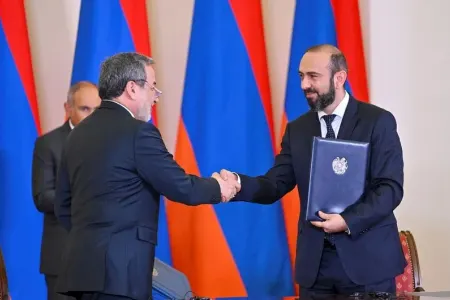 Ermənistan və İran XİN rəhbərləri regional prosesləri müzakirə etdi