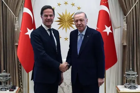 Ərdoğan NATO Baş katibi ilə Rusiya - Ukrayna müharibəsi barədə danışıb
