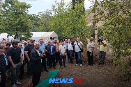 Məmməd İsmayılı saz havası ilə yola saldılar - RTV - FOTO/VİDEO